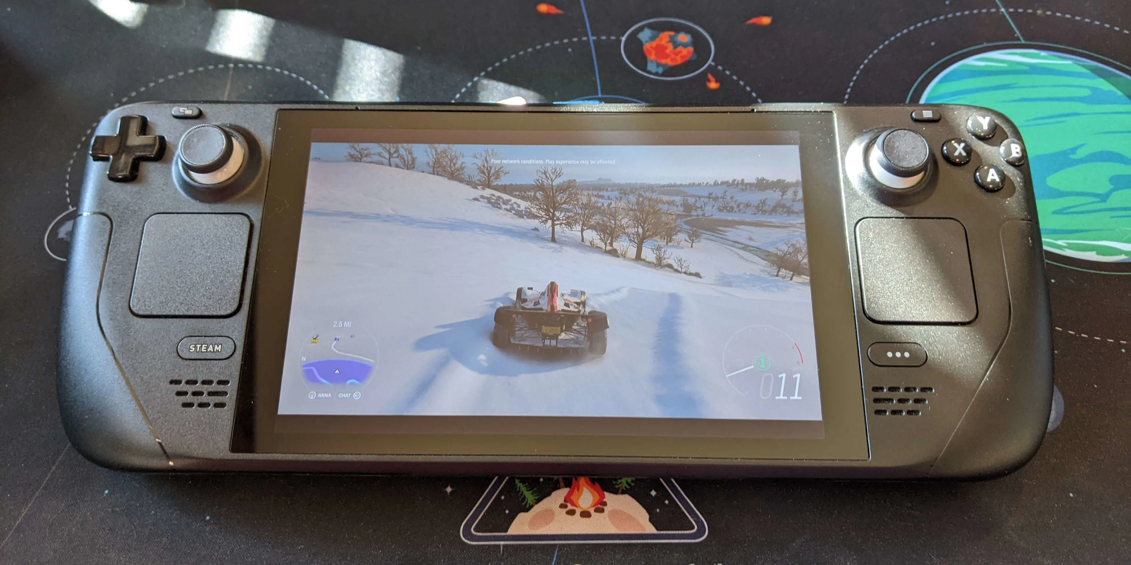 Forza Horizon 4 trên Steam Deck: Cảnh siêu xe trong thế giới mở tuyệt đẹp.