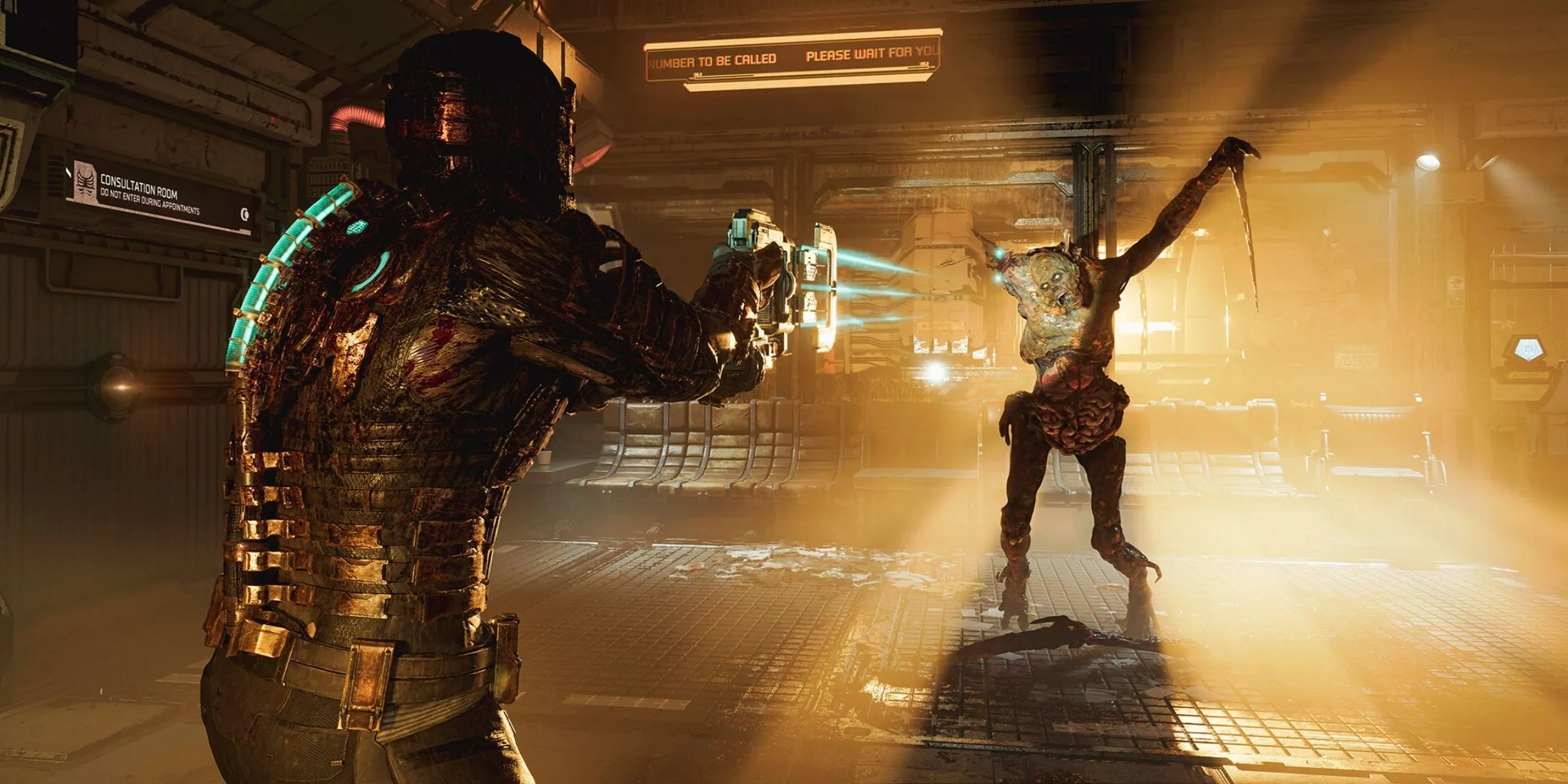 Hình ảnh Isaac Clarke trong bộ giáp phi hành gia chiến đấu với quái vật Necromorph trong Dead Space Remake