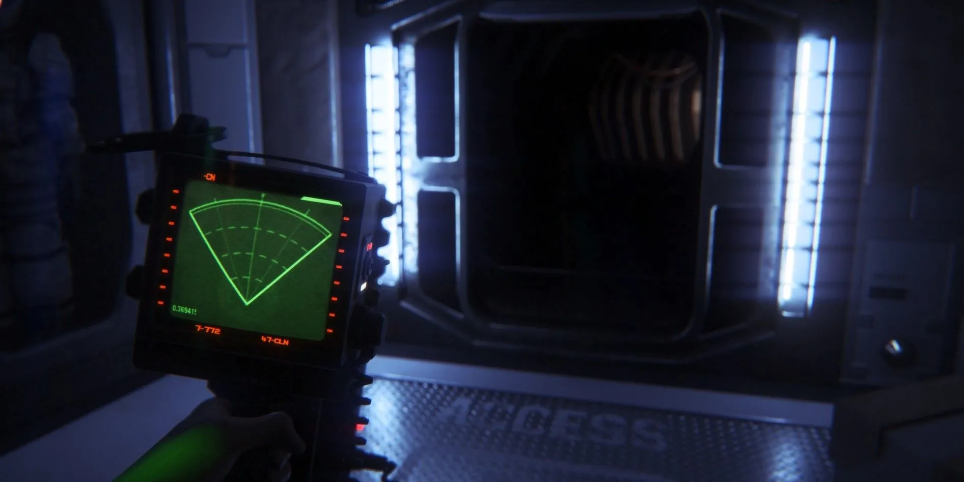 Nhân vật chính dùng bộ cảm biến chuyển động để phát hiện Alien trong Alien Isolation