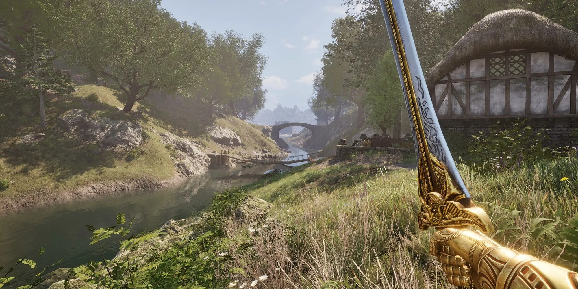 Nhân vật người chơi trong Oblivion Remastered với thanh kiếm vàng, minh họa đồ họa cải tiến