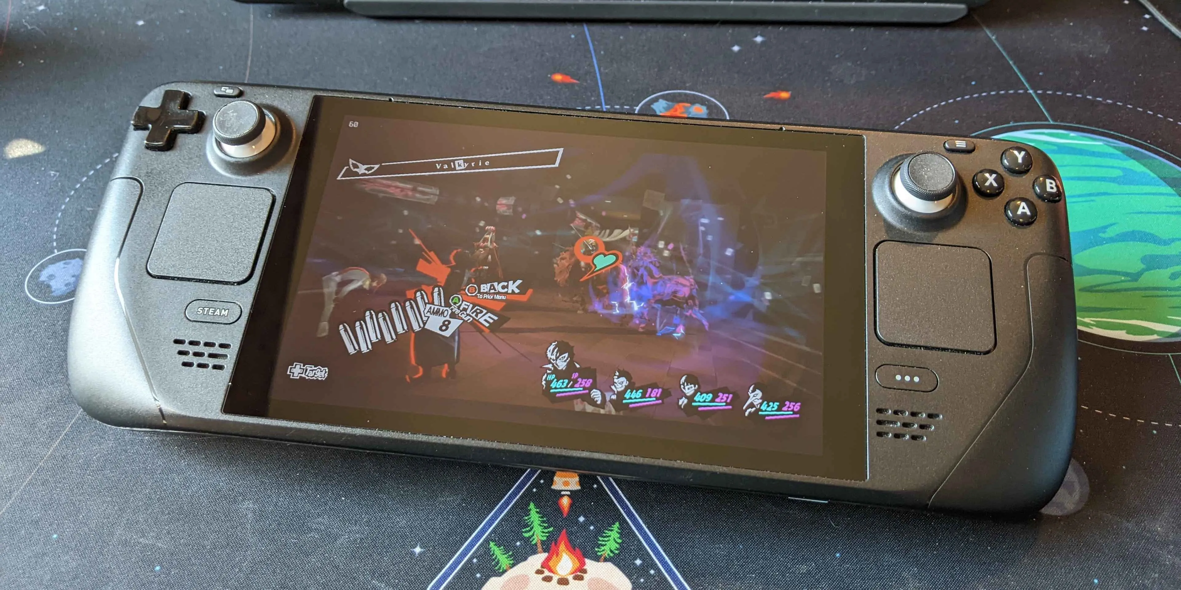 Persona 5 Royal trên Steam Deck: Cảnh chiến đấu theo lượt trong game JRPG.