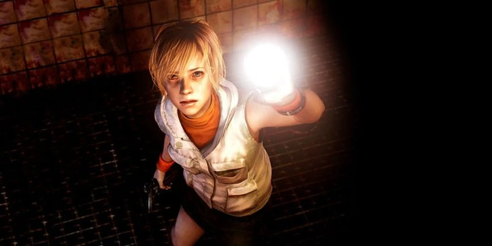 Heather Mason soi đèn trong Silent Hill 3