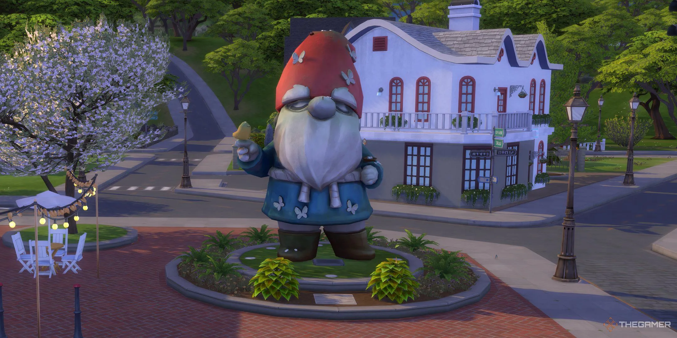 Tượng Đại Người Lùn (Great Gnome) tại quảng trường trung tâm Coast of Adhmor.