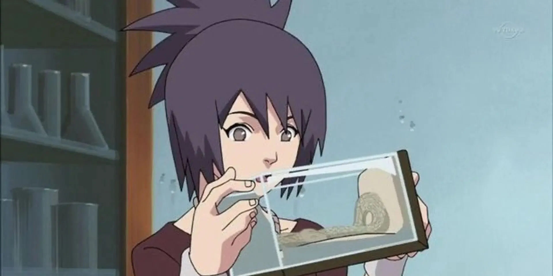 Anko Mitarashi với vẻ ngoài cá tính và dấu ấn nguyền ấn của Orochimaru, một kunoichi đầy tiềm năng nhưng số phận hẩm hiu.