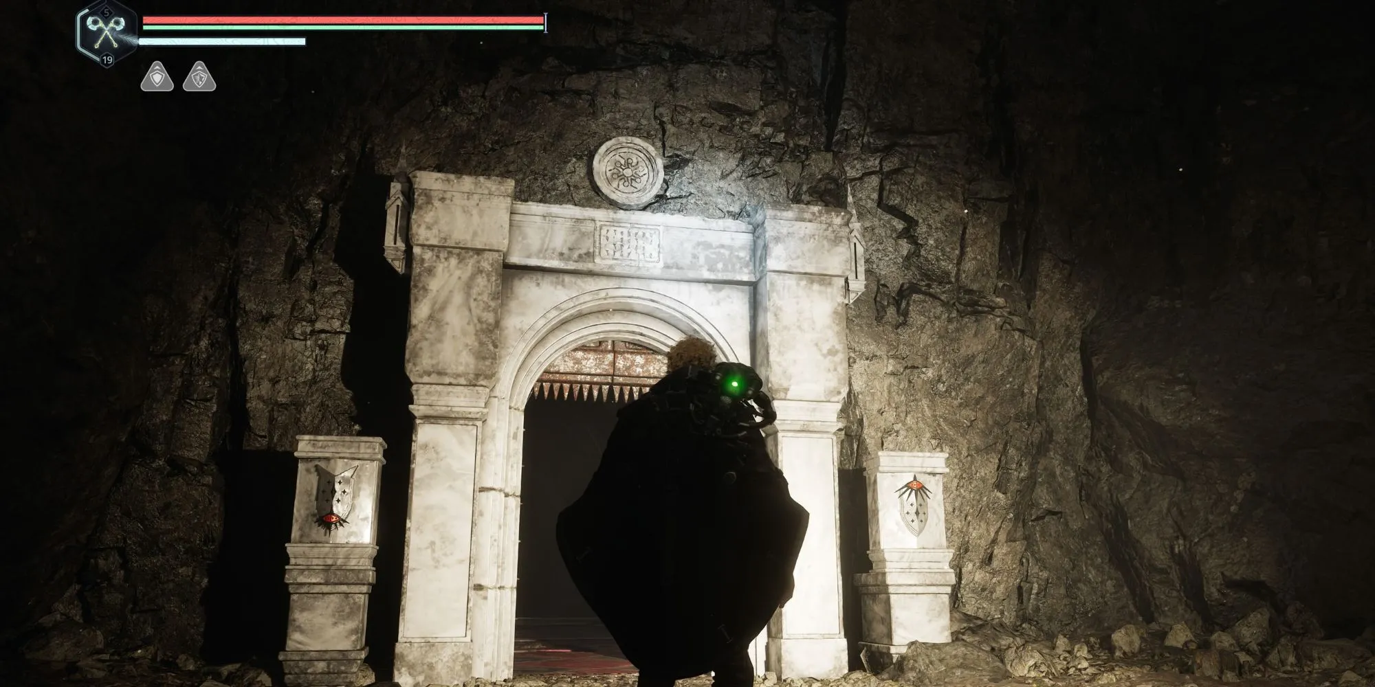 Remi khám phá kiến trúc đổ nát và môi trường hậu tận thế của Hadea trong game Hell Is Us